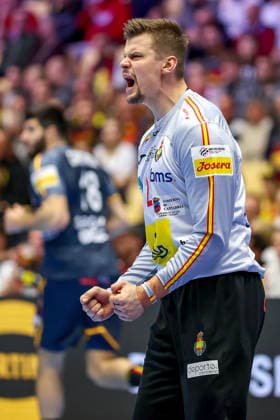 17 01 2026, Handball, Men s EHF EURO 2026, Austria Spain, Jyske Bank Boxing in Herning, Denmark, Preliminary Round Sergey Hernandez Ferrer Espania 25 cheering Denmark