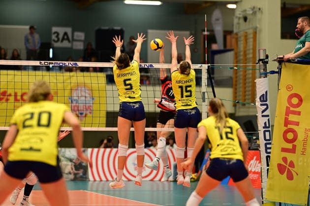 Volleyball I Women I Season 2025 2026 I Bundesliga I 12 Matchday I ETV Hamburger Volksbank Volleys SSC Palmberg Schwerin I 17 01 2026 Suus Trees Gerritsen 5, SSC Palmberg Schwerin Svea Frobel 11, ETV Hamburger Volksbank Volleys Mia Kirchhoff 15, SSC Palmberg Schwerin Hamburg CU Arena Hamburg Germany Copyright: xLobeca FelixxSchlikisx