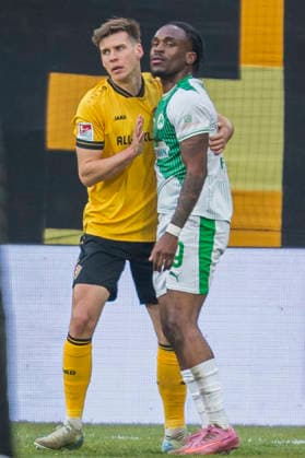 17 01 2026, xomx, Soccer 2 Bundesliga, Dynamo Dresden SpVgg Greuther Fuerth v l The game is over The Saxons win against the men from Franconia with 2 0 Joy Joy and sadness Alexander Rossipal Dynamo Dresden helps Noel Futkeu SpVgg Greuther Fürth on his feet and trots him DFL DFB REGULATIONS PROHIBIT ANY USE OF PHOTOGRAPHS as IMAGE SEQUENCES and or QUASI VIDEO Dresden