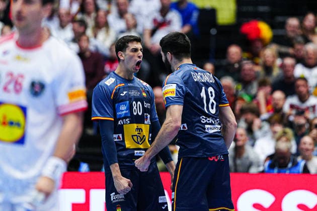 Goal celebration Ian Barrufet Spain, 80 and Imanol Garciandia Spain, 18 DEN, Austria vs Spain, Handball, EHF European Championship 2026, Group A, Matchday 2, 17 01 2026 DEN, Austria vs Spain, Handball, EHF European Championship 2026, Group A, Matchday 2, 17 01 2026 Herning Copyright: xEibner-Pressefoto MarcelxvonxFehrnx EP_MFN