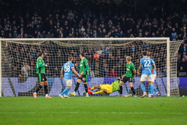 Incontro di calcio campionato serie A - 2025 26 Napoli vs ParmaSassuolo Goal the Stanislav Lobotka of SSC Napoli During the football match on January 17, 2026, valid for the Italian Serie A - 2025 26 championship in Naples at the Diego Armando Maradona Stadium between SSC Napoli and Sassuolo In the photo: NAPOLI stadio Diego Armando Maradona CAMPANIA ITALIA Copyright: xFABIOxSASSOxFabioxSassox Napoli Sassuolo2026_01_17Fabio Sasso4195