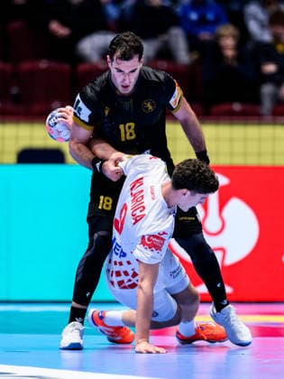260117 Erekle Arsenashvili of Georgia and Luka Lovre Klarica of Croatia during the EHF European Handball Championship handball match between Croatia and Georgia on January 17, 2026 in Malmö Photo Mathilda Schuler BILDBYRAN kod MA MA0920 handball handball handball handballs em 2026 croatia georgien ehf european handball championship georgia bbeng grappa33  Copyright: MATHILDAxSCHULER BB260117MA075
