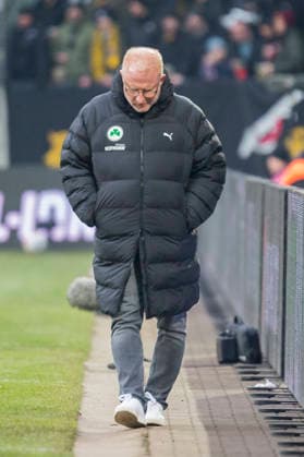 17 01 2026, xomx, Fußball 2 Bundesliga, Dynamo Dresden SpVgg Greuther Fuerth v l Heiko Vogel SpVgg Greuther Fürth Trainer Einzelbild, Freisteller, Laesst den kopf haengen DFL DFB REGULATIONS PROHIBIT ANY USE OF PHOTOGRAPHS as IMAGE SEQUENCES and or QUASI VIDEO Dresden