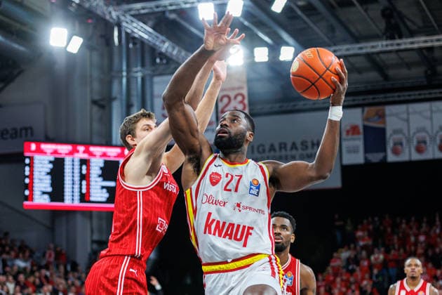Richard Balint BMA365 Bamberg Baskets, 11 , Eddy Edigin Jr Fit One Wuerzburg Baskets, 27 , BMA365 Bamberg Baskets vs Fitness First Wuerzburg Baskets, Basketball, easyCredit BBL, Matchday 16, 17 01 2026 BMA365 Bamberg Baskets vs Fitness First Wuerzburg Baskets, Basketball, easyCredit BBL, Matchday 16, 17 01 2026 Bamberg Copyright: xEibner-Pressefoto G.xSantemizx EP_EER