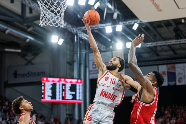 Davion Mintz Fit One Wuerzburg Baskets, 10 , Ejiofor Onu BMA365 Bamberg Baskets, 35 , Davion Mintz Fit One Wuerzburg Baskets, 10 , Ejiofor Onu BMA365 Bamberg Baskets, 35 , BMA365 Bamberg Baskets vs Fitness First Wuerzburg Baskets, Basketball, easyCredit BBL, Matchday 16, 17 01 2026 BMA365 Bamberg Baskets vs Fitness First Wuerzburg Baskets, Basketball, easyCredit BBL, Matchday 16, 17 01 2026 Bamberg Copyright: xEibner-Pressefoto G.xSantemizx EP_EER
