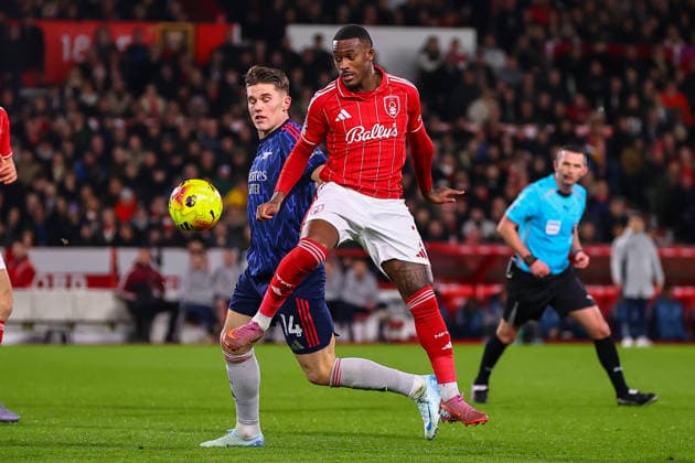 Nottingham Forest v Arsenal, Premier League Callum Hudson-Odoi of Nottingham Forest and Viktor Gyokeres of Arsenal battle for possession during the Nottingham Forest v Arsenal Premier League match at the City Ground, West Bridgford, England on 17 January 2026 Credit: Ryan Crockett Every Second Media Editorial use only. All images are copyright Every Second Media Limited. No images may be reproduced without prior permission. All rights reserved. Premier League and Football League images are subject to licensing agreements with Football DataCo Limited. see https: www.football-dataco.com Copyright: xIMAGO EveryxSecondxMediax ESM-1761-0048 RyanxCrockettx xEveryxSecondxMediax