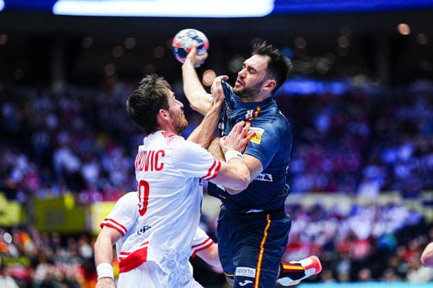 Boris Zivkovic Austria, 30 , Ian Tarrafeta Spain, 09 DEN, Austria vs Spain, Handball, EHF European Championship 2026, Group A, Matchday 2, 17 01 2026 DEN, Austria vs Spain, Handball, EHF European Championship 2026, Group A, Matchday 2, 17 01 2026 Herning Copyright: xEibner-Pressefoto MarcelxvonxFehrnx EP_MFN