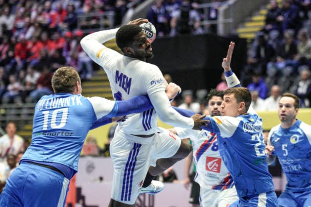 European Handball Championship, Ukraine France Baerum 20260117 France s Dika Mem, Ukraine s Dmytro Tiutiunnyk and Oleksandr Onufriienko during the European Handball Championship between Ukraine and France in Unity Arena Photo Stian Lysberg Solum NTB Baerum Norway EDITORIAL USE ONLY RESTRICTED USE FOR BETTING COMPANIES  Copyright: xStianxLysbergxSolumx xNTBx