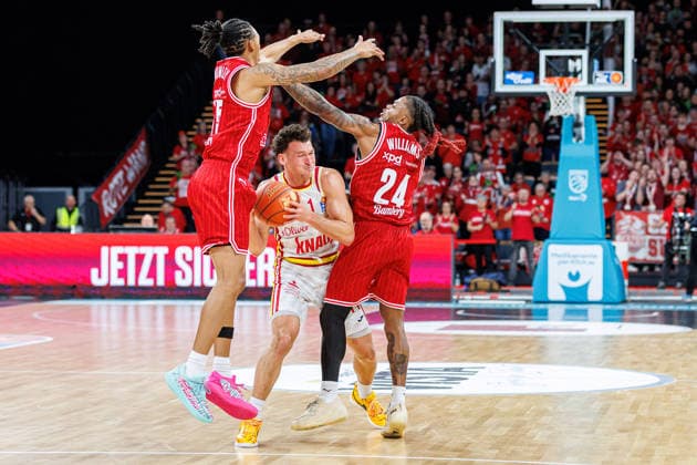 Austin Crowley BMA365 Bamberg Baskets, 85 , Brae Ivey Fit One Wuerzburg Baskets, 11 , Cobe Williams BMA365 Bamberg Baskets, 24 , BMA365 Bamberg Baskets vs Fitness First Wuerzburg Baskets, Basketball, easyCredit BBL, Matchday 16, 17 01 2026 BMA365 Bamberg Baskets vs Fitness First Wuerzburg Baskets, Basketball, easyCredit BBL, Matchday 16, 17 01 2026 Bamberg Copyright: xEibner-Pressefoto G.xSantemizx EP_EER