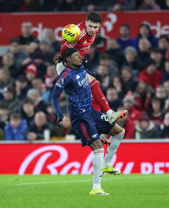Nottingham Forest v Arsenal Premier League Nico Williams of Nottingham Forest beats Noni Madueke of Arsenal in the air during the Premier League match at the City Ground, Nottingham 17 01 2026 UK Newspapers OUT Copyright: xAndyxSumnerx FIL-22829-0034