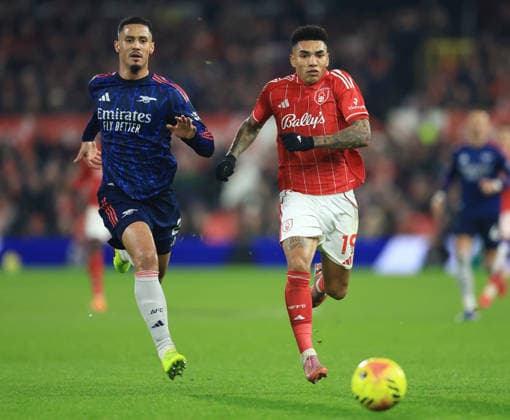 Nottingham, England, 17th January 2026. William Saliba of Arsenal (l) chases the ball alongside Igor Jesus of Nottingham Forest (r) during the Nottingham Forest vs Arsenal Premier League match at the City Ground, Nottingham. Picture credit should read: Jessica Hornby Sportimage EDITORIAL USE ONLY. No use with unauthorised audio, video, data, fixture lists, club league logos or live services. Online in-match use limited to 120 images, no video emulation. No use in betting, games or single club league player publications. SPI_048_JH_FOREST_ARSENAL SPI-4459-0048