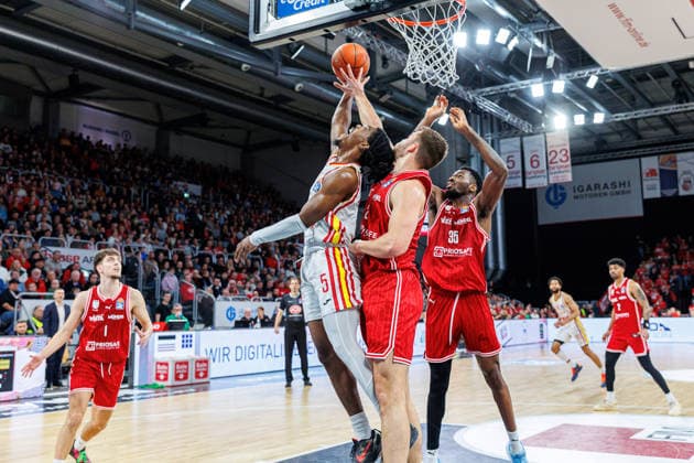 Marcus Carr Fit One Wuerzburg Baskets, 05 , Moritz Krimmer BMA365 Bamberg Baskets, 27 , Ejiofor Onu BMA365 Bamberg Baskets, 35 , BMA365 Bamberg Baskets vs Fitness First Wuerzburg Baskets, Basketball, easyCredit BBL, Matchday 16, 17 01 2026 BMA365 Bamberg Baskets vs Fitness First Wuerzburg Baskets, Basketball, easyCredit BBL, Matchday 16, 17 01 2026 Bamberg Copyright: xEibner-Pressefoto G.xSantemizx EP_EER