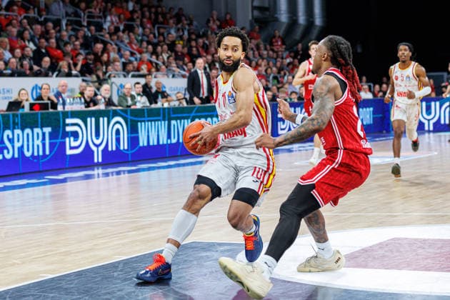 Davion Mintz Fit One Wuerzburg Baskets, 10 , Cobe Williams BMA365 Bamberg Baskets, 24 , BMA365 Bamberg Baskets vs Fitness First Wuerzburg Baskets, Basketball, easyCredit BBL, Matchday 16, 17 01 2026 BMA365 Bamberg Baskets vs Fitness First Wuerzburg Baskets, Basketball, easyCredit BBL, Matchday 16, 17 01 2026 Bamberg Copyright: xEibner-Pressefoto G.xSantemizx EP_EER