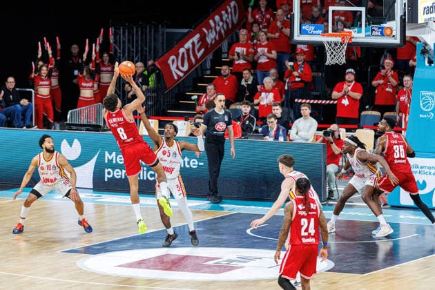 Demarcus Demonia BMA365 Bamberg Baskets, 08 , Marcus Carr Fit One Wuerzburg Baskets, 05 , BMA365 Bamberg Baskets vs Fitness First Wuerzburg Baskets, Basketball, easyCredit BBL, Matchday 16, 17 01 2026 BMA365 Bamberg Baskets vs Fitness First Wuerzburg Baskets, Basketball, easyCredit BBL, Matchday 16, 17 01 2026 Bamberg Copyright: xEibner-Pressefoto G.xSantemizx EP_EER