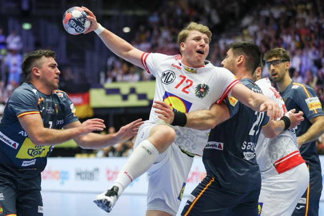 Austria Spain, Men s EHF EM 2026 Lukas Hutecek Austria, 72 against Abel Serdio Guntin Spain, 20 Handball EHF European Championship, International match between Austria and Spain on January 17, 2026 in Herning Denmark , Herning Denmark Jyske Bank Boxing
