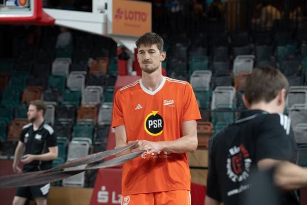Tibor Pleiss Rasta Vechta warming up before the game on matchday 16 of the EasyCredit BBL in Vechta Tibor Pleiss Rasta Vechta warming up before the game Copyright: xFeyzullahxGökalp feyzofsportsx