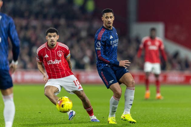 Nottingham Forest v Arsenal, Premier League Arsenal defender William Saliba (2) plays a pass during the Premier League match between Nottingham Forest and Arsenal at the City Ground, Nottingham, UK on 17 January 2026. Nottingham City Ground Nottinghamshire UK Editorial use only DataCo restrictions apply See www.football-dataco.com , Copyright: xManjitxNarotrax PSI-23577-0038