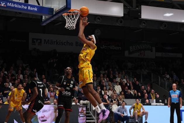 ProA Phoenix Hagen vs SBB Baskets Wolmirstedt, Hagen, 17 01 2026, Ischelandhalle Hagen Lucas NGuessan Phoenix Hagen, 19, Center at the Dunk Barmer2BasketballBundesliga ProA Phoenix Hagen vs SBB Baskets Wolmirstedt, Hagen, 17 01 2026, Ischelandhalle Hagen Copyright: xBEAUTIFULxSPORTS Piepenstockx