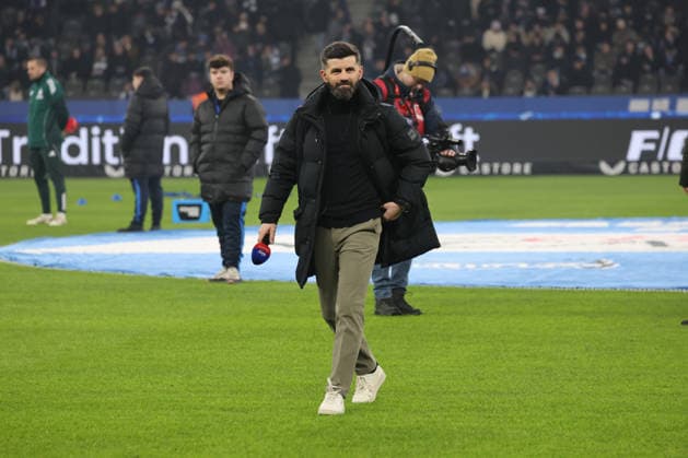 2 Soccer Bundesliga, Hertha BSC Bielefeld Coach Miron Muslic, during the match in the 2 Soccer Bundesliga, Hertha BSC Berlin Schalke 04, 17 01 2026 in Berlin, Olympiastadion DFB regulations prohibit any use of photographs as image sequences and or quasi video Copyright: xBEAUTIFULxSPORTS Frankex