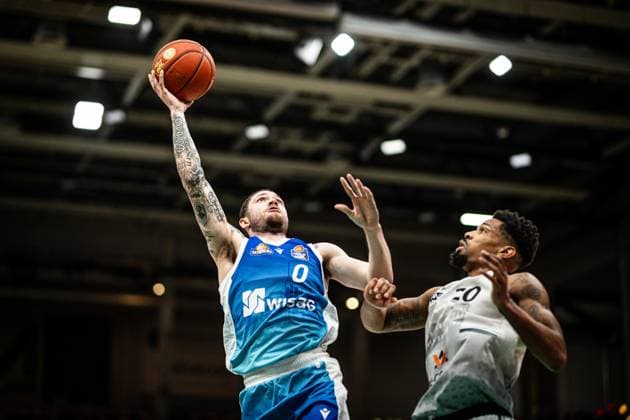 Logan Johnson Skyliners Frankfurt in duel with Urald King Gladiators Trier , Vet Concept Gladiators Trier vs Skyliners Frankfurt, Basketball, easyCredit BBL, Matchday 16, Season 2025 2026, 17 01 2026 Vet Concept Gladiators Trier vs Skyliners Frankfurt, Basketball, easyCredit BBL, Matchday 16, Season 2025 2026, 17 01 2026 Copyright: xEibner-Pressefoto AlexanderxNeisx EP_ANS