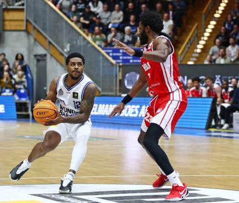 2 Basketball Bundesliga Merlins Crailsheim RheinStars Köln on 17 01 2026 in the Arena Hohenlohe in Ilshofen Xavier Trent Johnson Merlins , Hall Elisias Köln SM