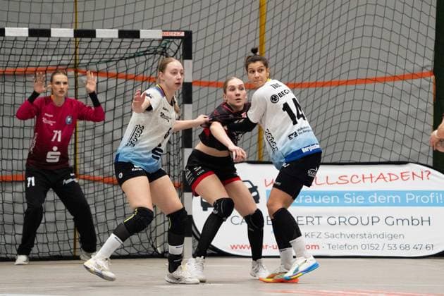 Ruby Vaessens Bergischer HC 06, 05 , Nora Erhardt TG Nuertingen, 14 and Vesna Tolic Bergischer HC 06, 14 , TG Nuertingen vs Bergischer HC 06, Handball, 2 Bundesliga Women, Matchday 14, Season 2025 2026, 17 01 2026, TG Nuertingen vs Bergischer HC 06, Handball, 2 Bundesliga Women, Matchday 14, Season 2025 2026, 17 01 2026 Nuertingen Copyright: xEibner-Pressefoto MaxxVogelx EP_MVL