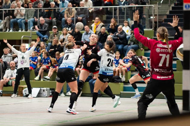 Svenja Mann Bergischer HC 06, 04 , Nele Nusser TG Nuertingen, 11 and Hannah Kamp Bergischer HC 06, 24 , TG Nuertingen vs Bergischer HC 06, Handball, 2 Bundesliga Women, Matchday 14, Season 2025 2026, 17 01 2026, TG Nuertingen vs Bergischer HC 06, Handball, 2 Bundesliga Women, Matchday 14, Season 2025 2026, 17 01 2026 Nuertingen Copyright: xEibner-Pressefoto MaxxVogelx EP_MVL