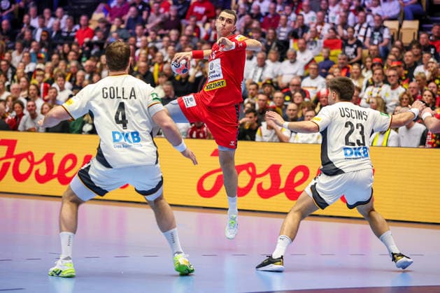 17 01 2026, Handball, Men s EHF EURO 2026, Germany Serbia, Jyske Bank Boxing in Herning, Denmark, Preliminary Round Uros Borzas Serbia 13 in duel against Johannes Golla Germany 04 Renars Uscins Germany 23 Denmark
