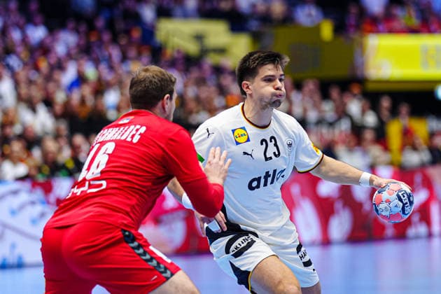 Dragan Pechmalbec Serbia, 46 , Renars Uscins Germany, 23 DEN, Serbia vs Germany, Handball, EHF European Championship 2026, Group A, Matchday 2, 17 01 2026 DEN, Serbia vs Germany, Handball, EHF European Championship 2026, Group A, Matchday 2, 17 01 2026 Herning Copyright: xEibner-Pressefoto MarcelxvonxFehrnx EP_MFN