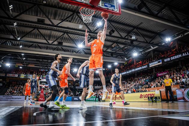 1 Basketball Bundesliga, easyCredit BBL, Season 2025 2026, Men, Main Round, Matchday 16, 17 01 2026, RASTA Vechta ALBA Berlin Joschka Ferner 9 RASTA Vechta at the basket Vechta RASTA Dome Lower Saxony Germany