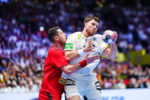 Mijajlo Marsenic Serbia, 93 , Johannes Golla Germany, 04 DEN, Serbia vs Germany, Handball, EHF European Championship 2026, Group A, Matchday 2, 17 01 2026 DEN, Serbia vs Germany, Handball, EHF European Championship 2026, Group A, Matchday 2, 17 01 2026 Herning Copyright: xEibner-Pressefoto MarcelxvonxFehrnx EP_MFN