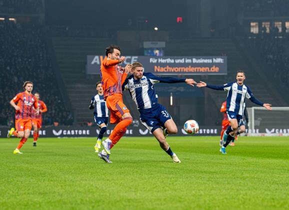 Soccer, Men, Season 2025 2026, 2 Bundesliga 18 Matchday , Hertha BSC FC Schalke 04, v l Kenan Karaman Schalke , Marton Dardai Hertha BSC , Paul Seguin Hertha BSC , 17 01 2026, Copyright: xSebastianxRäppold MatthiasxKochx