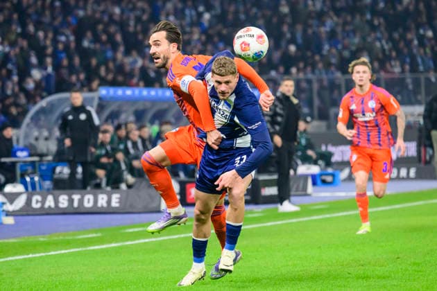 GER, Berlin, soccer, Hertha BSC vs FC Schalke 04, DFB, 2nd Bundesliga, 2025 2026 season, Gameday 18, f l t r Kenan Karaman FC Schalke 04 19 , Marton Dardai Hertha BSC , Action, duels, fighting for the ball, DFB DFL REGULATIONS PROHIBIT ANY USE OF PHOTOGRAPHS AS IMAGE SEQUENCES AND OR QUASI VIDEO, January 17, 2026, Copyright: HMBxMedia UwexKoch