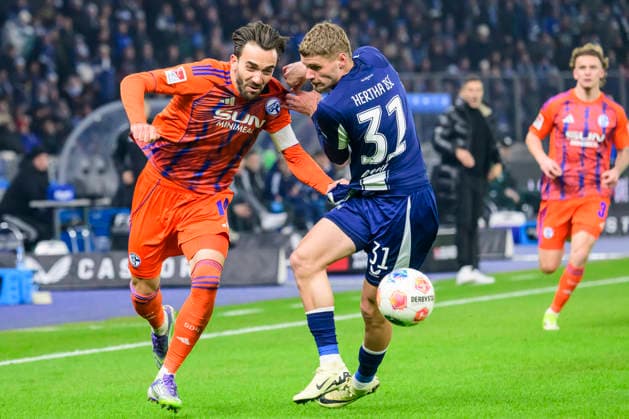 GER, Berlin, soccer, Hertha BSC vs FC Schalke 04, DFB, 2nd Bundesliga, 2025 2026 season, Gameday 18, f l t r Kenan Karaman FC Schalke 04 19 , Marton Dardai Hertha BSC , Action, duels, fighting for the ball, DFB DFL REGULATIONS PROHIBIT ANY USE OF PHOTOGRAPHS AS IMAGE SEQUENCES AND OR QUASI VIDEO, January 17, 2026, Copyright: HMBxMedia UwexKoch
