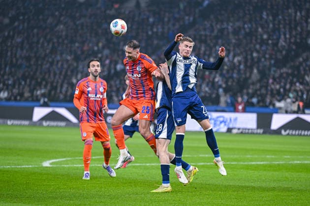 17 01 2026, Soccer, 2 Bundesliga, Season 2025 2026, Matchday 18, Hertha BSC FC Schalke 04, Nikola Katic FC Schalke 04 , Marten Winkler Hertha BSC xRHR PHOTO YYx Copyright: KROEGER RHR-FOTOx RHR-FOTO YY