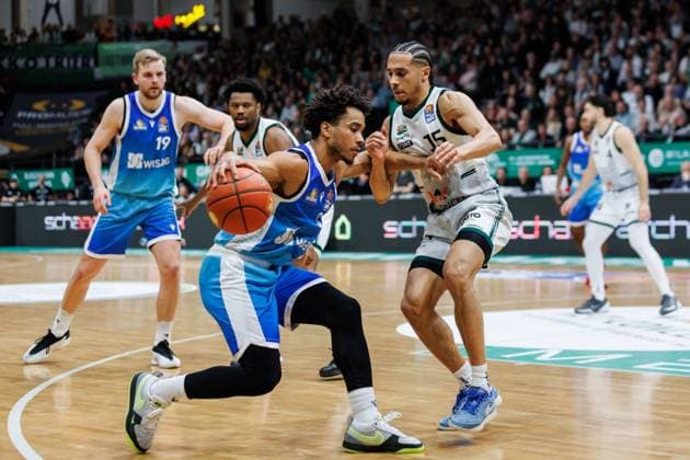 Garai Zeeb Skyliners Frankfurt in duel with Jordan Roland Gladiators Trier , Vet Concept Gladiators Trier vs Skyliners Frankfurt, Basketball, easyCredit BBL, Matchday 16, Season 2025 2026, 17 01 2026 Vet Concept Gladiators Trier vs Skyliners Frankfurt, Basketball, easyCredit BBL, Matchday 16, Season 2025 2026, 17 01 2026 Copyright: xEibner-Pressefoto AlexanderxNeisx EP_ANS