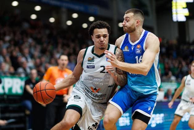 Nolan Adekunle Gladiators Trier in duel with Radii Caisin Skyliners Frankfurt , Vet Concept Gladiators Trier vs Skyliners Frankfurt, Basketball, easyCredit BBL, Matchday 16, Season 2025 2026, 17 01 2026 Vet Concept Gladiators Trier vs Skyliners Frankfurt, Basketball, easyCredit BBL, Matchday 16, Season 2025 2026, 17 01 2026 Copyright: xEibner-Pressefoto AlexanderxNeisx EP_ANS