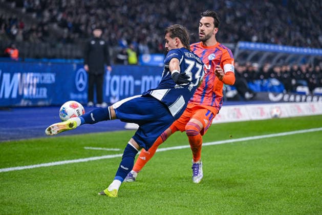 17 01 2026, Soccer, 2 Bundesliga, Season 2025 2026, Matchday 18, Hertha BSC FC Schalke 04, MichaÅ Karbownik Hertha BSC , Kenan Karaman FC Schalke 04 xRHR PHOTO YYx Copyright: KROEGER RHR-FOTOx RHR-FOTO YY