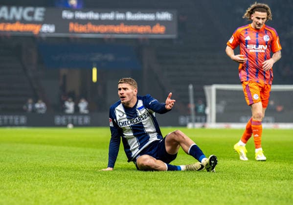 Soccer, Men, Season 2025 2026, 2 Bundesliga 18 Matchday , Hertha BSC FC Schalke 04, v l Marton Dardai Hertha BSC , Mika Wallentowitz Schalke , 17 01 2026, Copyright: xSebastianxRäppold MatthiasxKochx