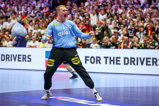 17 01 2026, Handball, Men s EHF EURO 2026, Germany Serbia, Jyske Bank Boxing in Herning, Denmark, Preliminary Round David Späth Germany 01 cheering Denmark