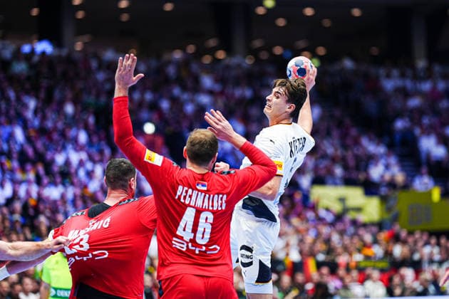 Throw Goal Julian Koester Germany, 18 DEN, Serbia vs Germany, Handball, EHF European Championship 2026, Group A, Matchday 2, 17 01 2026 DEN, Serbia vs Germany, Handball, EHF European Championship 2026, Group A, Matchday 2, 17 01 2026 Herning Copyright: xEibner-Pressefoto MarcelxvonxFehrnx EP_MFN