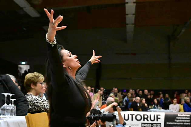GER Dancing, 1 Bundesliga of Latin formations 17 01 2025, GER Dancing, 1 Bundesliga of Latin formations,, preliminary round, in the picture Gruen Gold Bremen A Team with the theme Last Dance Trainer Uta Albanese nordphotoxGmbH xWitke nph00002