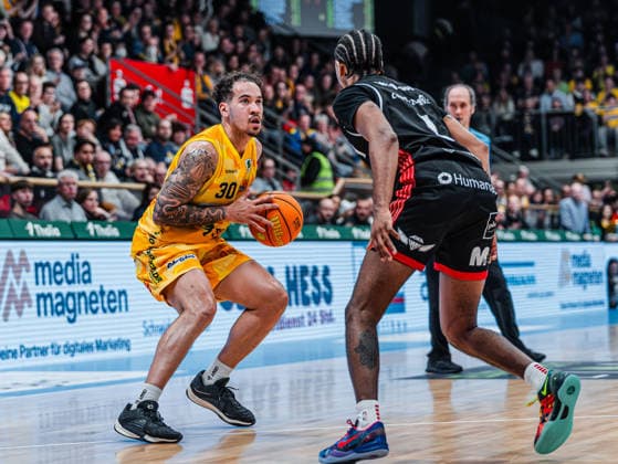 Jeffrey Carroll Phoenix Hagen, 30 in duel against Davien Latrell Williamson SBB Baskets, 07 Phoenix Hagen vs SBB Baskets Wolmirstedt, Basketball, BARMER 2 Basketball Bundesliga, Matchday 18, Season 2025 2026, 17 01 2026 Phoenix Hagen vs SBB Baskets Wolmirstedt, Basketball, BARMER 2 Basketball Bundesliga, Matchday 18, Season 2025 2026, 17 01 2026 Hagen Copyright: xEibner-Pressefoto DamianxKruczynx EP_DKI