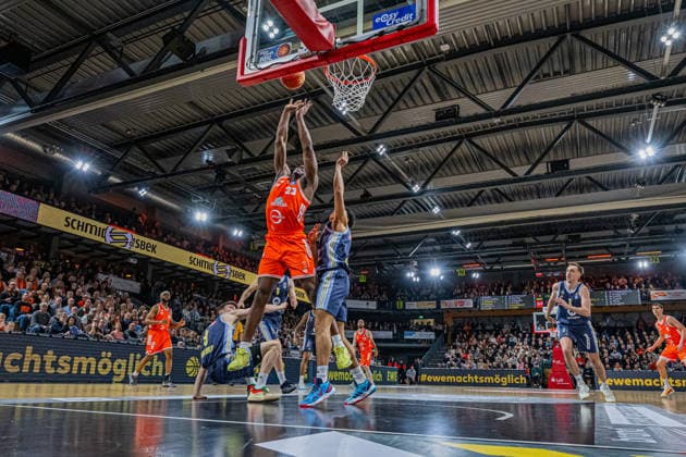 1 Basketball Bundesliga, easyCredit BBL, Season 2025 2026, Men, Main Round, Matchday 16, 17 01 2026, RASTA Vechta ALBA Berlin Malcolm Dandridge 23 RASTA Vechta at the basket Vechta RASTA Dome Lower Saxony Germany