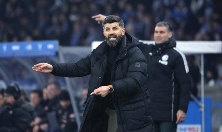 Coach Miron Muslic gives instructions Action upper body Sport Soccer Football DFL 2 Bundesliga Men 18 Matchday Season 2025 2026 17 01 2026 Hertha BSC Berlin vs FC Schalke 04 S04 DFL regulations prohibit any use of photographs as image sequences and or quasi video