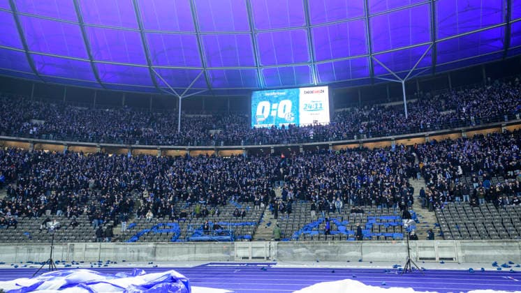 GER, Berlin, soccer, Hertha BSC vs FC Schalke 04, DFB, 2nd Bundesliga, 2025 2026 season, Gameday 18, f l t r Fans are leaving the stadium and write in blue, acab at the seats, protest, DFB DFL REGULATIONS PROHIBIT ANY USE OF PHOTOGRAPHS AS IMAGE SEQUENCES AND OR QUASI VIDEO, January 17, 2026, Copyright: HMBxMedia UwexKoch