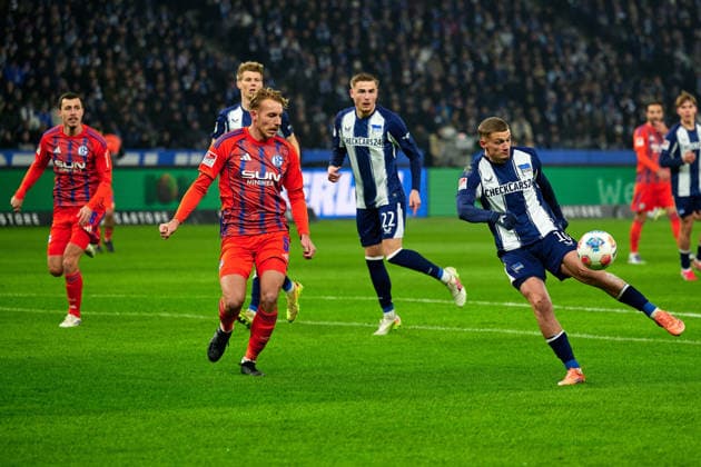 Michael Cuisance Hertha BSC, 10 , Timo Becker FC Schalke 04, 05 , GER, Hertha BSC vs ,FC Schalke 04, 2 Bundesliga, Season 2025 2026, Matchday 18, 17 01 2026 DFL REGULATIONS PROHIBIT ANY USE OF PHOTOGRAPHS AS IMAGE SEQUENCES AND OR QUASI VIDEO GER, Hertha BSC vs ,FC Schalke 04, 2 Bundesliga, Season 2025 2026, Matchday 18, 17 01 2026 Berlin Copyright: xClaudiusxRauch,xEibner-Pressefotox xClaudiusxRauchx EP_CRH