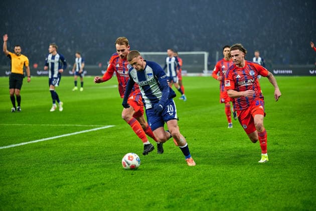 Michael Cuisance Hertha BSC, 10 , Timo Becker FC Schalke 04, 05 , Mika Tom Wallentowitz FC Schalke 04, 35 , GER, Hertha BSC vs ,FC Schalke 04, 2 Bundesliga, Season 2025 2026, Matchday 18, 17 01 2026 DFL REGULATES PROHIBIT ANY USE OF PHOTOGRAPHS AS IMAGE SEQUENCES AND OR QUASI VIDEO GER, Hertha BSC vs ,FC Schalke 04, 2 Bundesliga, Season 2025 2026, 18 Matchday, 17 01 2026 Berlin Copyright: xClaudiusxRauch,xEibner-Pressefotox xClaudiusxRauchx EP_CRH