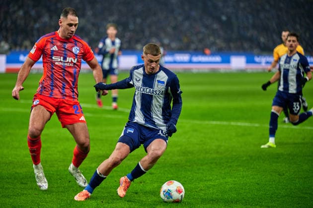 Nikola Katic FC Schalke 04, 25 , Michael Cuisance Hertha BSC, 10 , GER, Hertha BSC vs ,FC Schalke 04, 2 Bundesliga, Season 2025 2026, Matchday 18, 17 01 2026 DFL REGULATIONS PROHIBIT ANY USE OF PHOTOGRAPHS AS IMAGE SEQUENCES AND OR QUASI VIDEO GER, Hertha BSC vs ,FC Schalke 04, 2 Bundesliga, Season 2025 2026, Matchday 18, 17 01 2026 Berlin Copyright: xClaudiusxRauch,xEibner-Pressefotox xClaudiusxRauchx EP_CRH