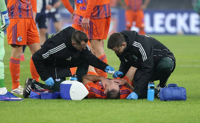 Nikola Katic injured after duel with Luca Schuler Match scene Action Sport Football Soccer DFL 2 Bundesliga Men 18 Matchday Season 2025 2026 17 01 2026 Hertha BSC Berlin vs FC Schalke 04 S04 DFL regulations prohibit any use of photographs as image sequences and or quasi video